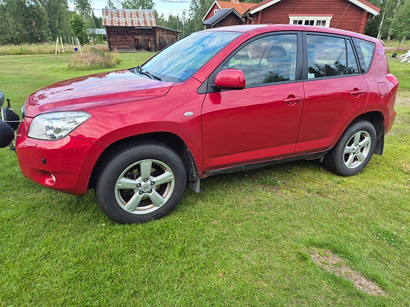 Toyota RAV4 3 of 5