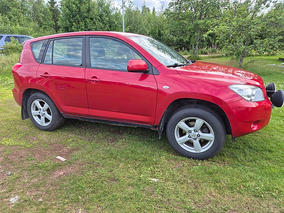 Toyota RAV4 4 of 5