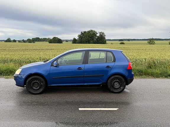 Volkswagen Golf V 2 of 5