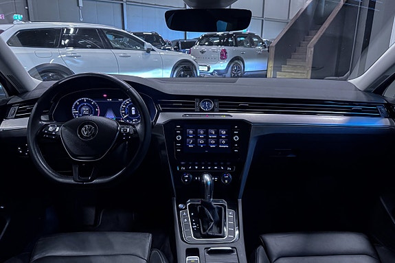 Volkswagen Passat 13 of 20
