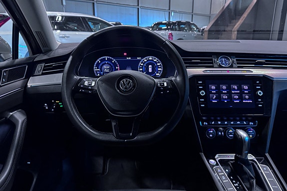 Volkswagen Passat 14 of 20