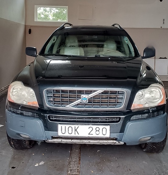 Volvo XC90 2 of 5