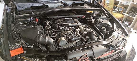 BMW 335d 3 of 5