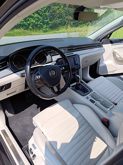 Volkswagen Passat 7 of 13