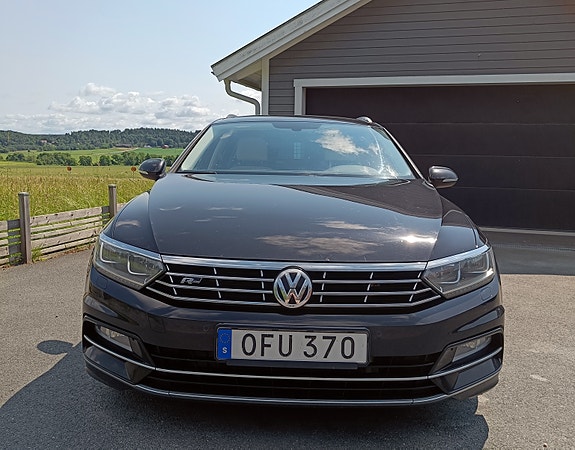 Volkswagen Passat 2 of 5