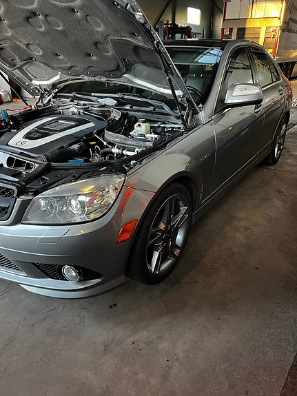 Mercedes-Benz C350 4 of 5