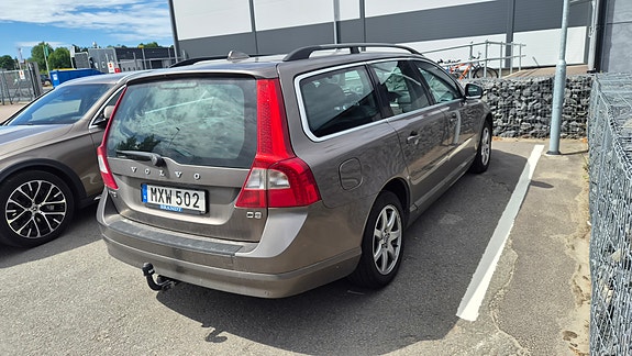 Volvo V70 3 of 5