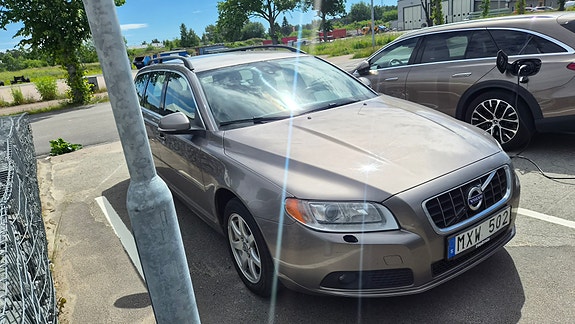 Volvo V70 2 of 5