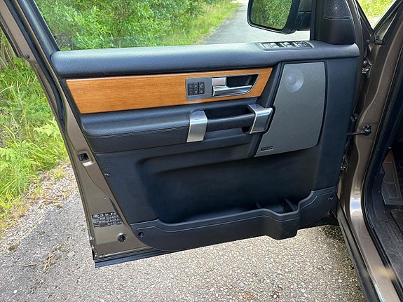 Land Rover Discovery 21 of 25
