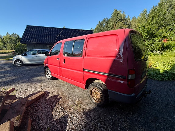 Toyota HiAce 4 of 5