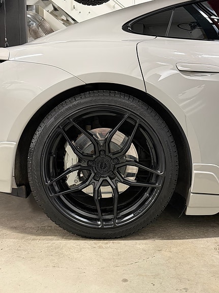 Porsche Taycan 8 of 8