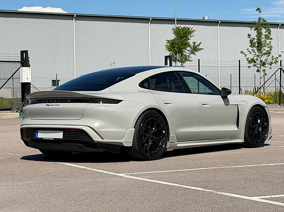 Porsche Taycan 4 of 5