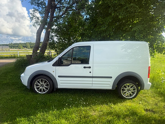 Ford Transit Connect 3 of 5