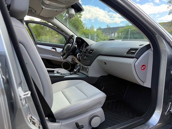Mercedes-Benz C220 13 of 22