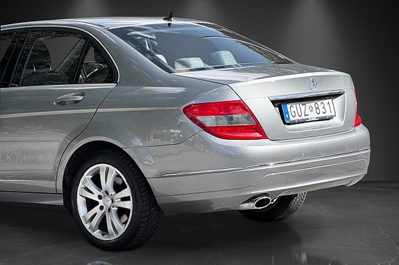 Mercedes-Benz C220 2 of 22