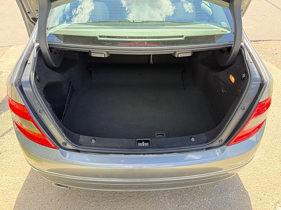 Mercedes-Benz C220 11 of 22