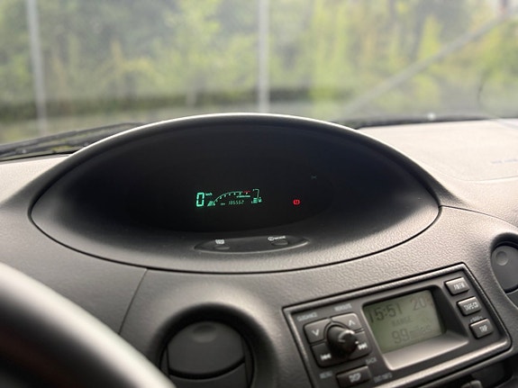 Toyota Yaris 12 of 17