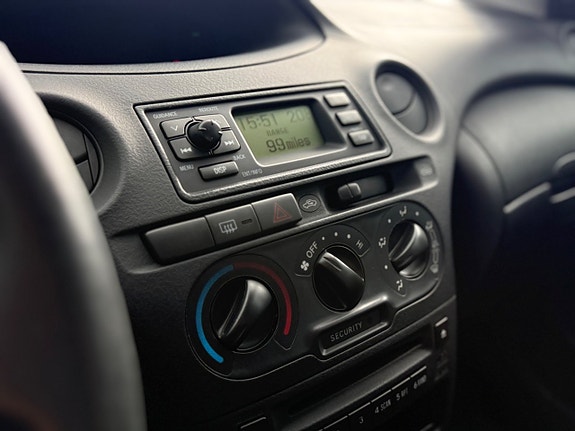 Toyota Yaris 14 of 17