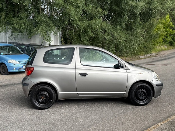 Toyota Yaris 6 of 17