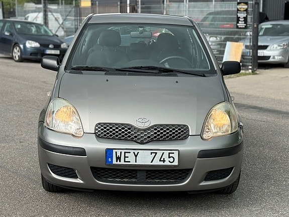 Toyota Yaris 3 of 17