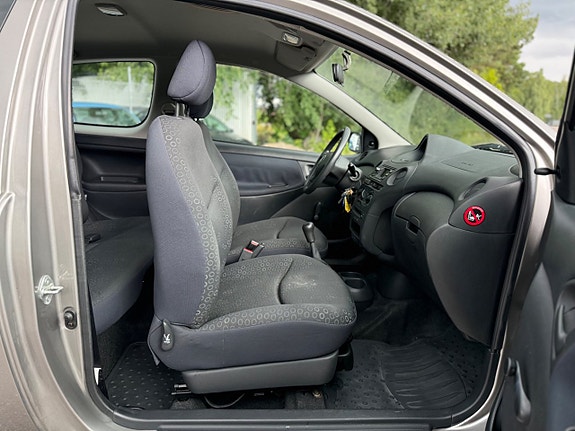 Toyota Yaris 9 of 17