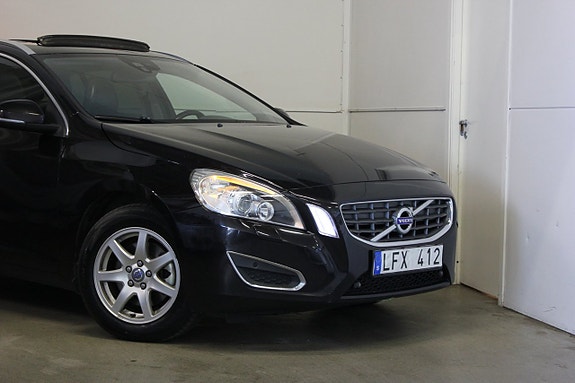 Volvo V60 4 of 16