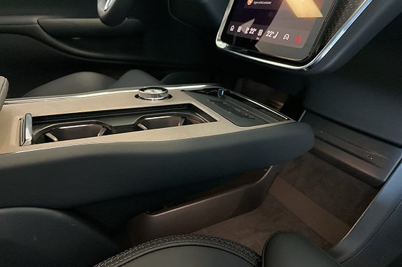 Volvo EX90 8 of 13