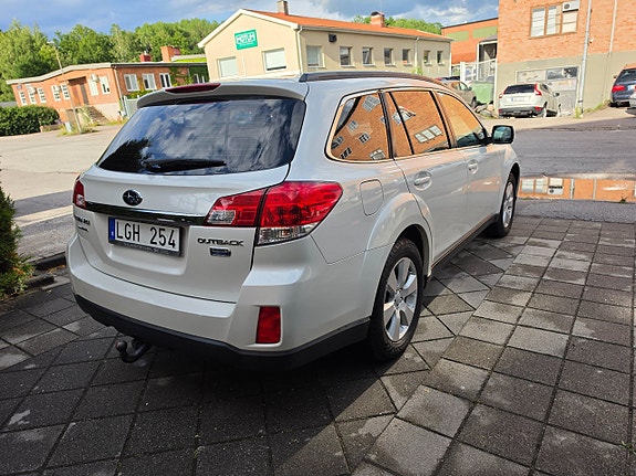 Subaru Outback 4 of 5