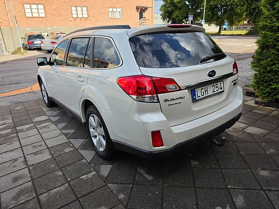 Subaru Outback 3 of 5