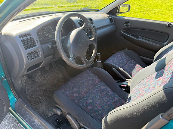 Mazda 323S 5 of 6