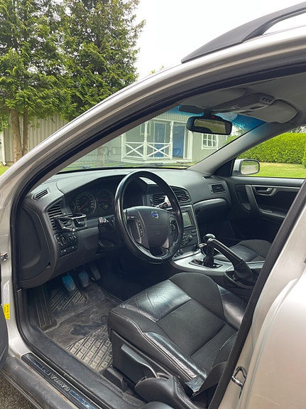 Volvo V70 4 of 5
