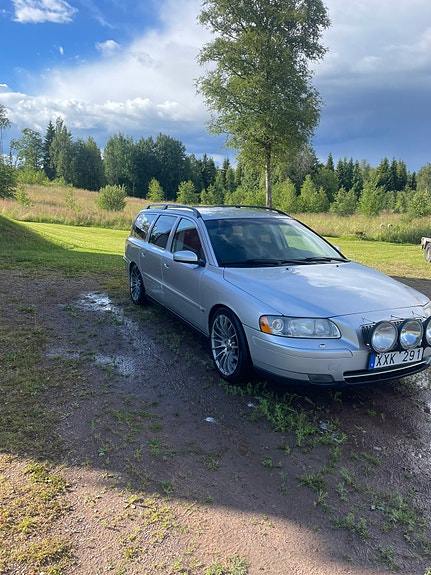 Volvo V70 2 of 5
