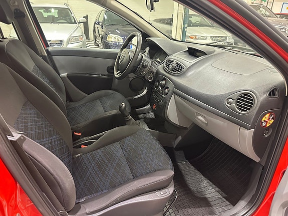 Renault Clio 7 of 12