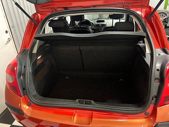 Renault Clio 11 of 12