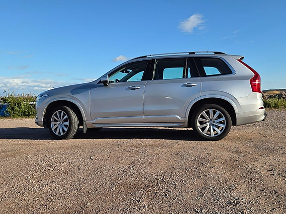 Volvo XC90 2 of 5