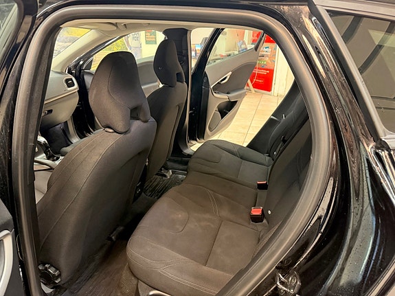 Volvo V40 12 of 12