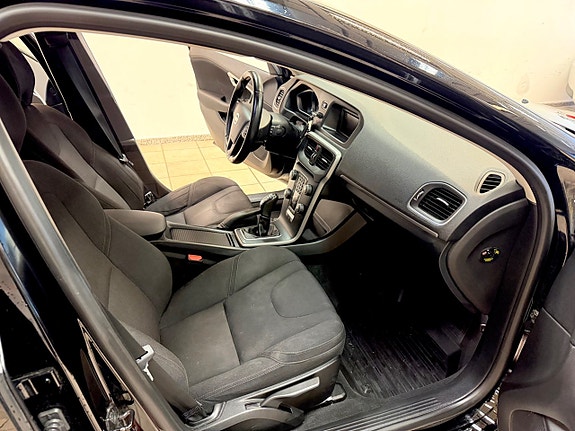 Volvo V40 10 of 12