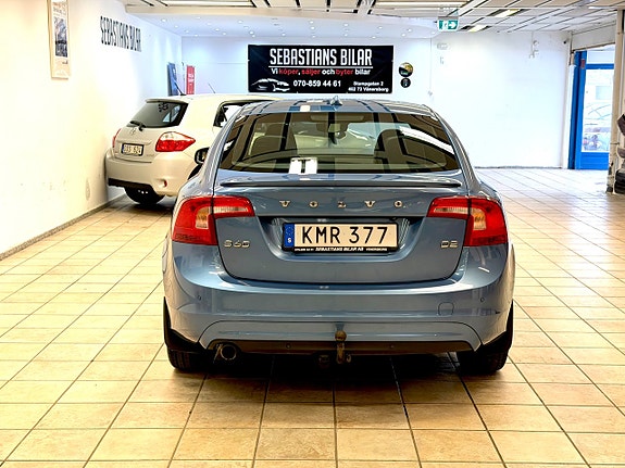 Volvo S60 4 of 5