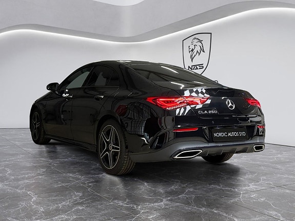 Mercedes-Benz CLA250 3 of 5