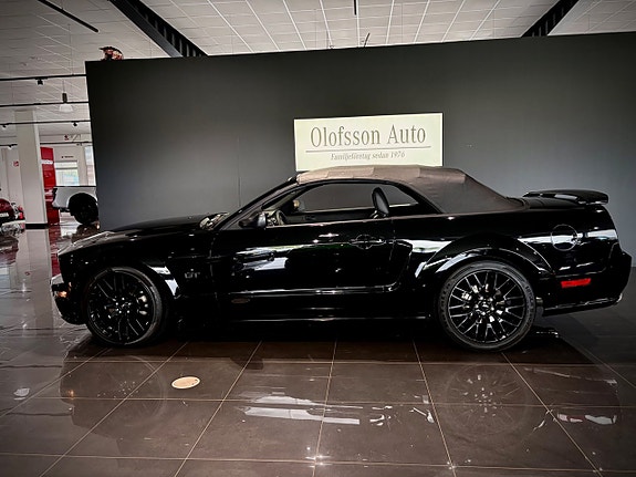 Ford Mustang 8 of 10