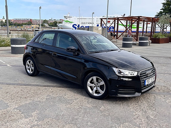 Audi A1 2 of 5
