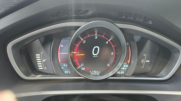 Volvo V40 8 of 18
