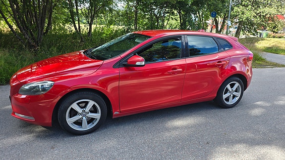 Volvo V40 4 of 5