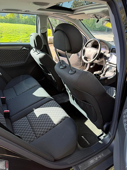 Mercedes-Benz C320 8 of 9
