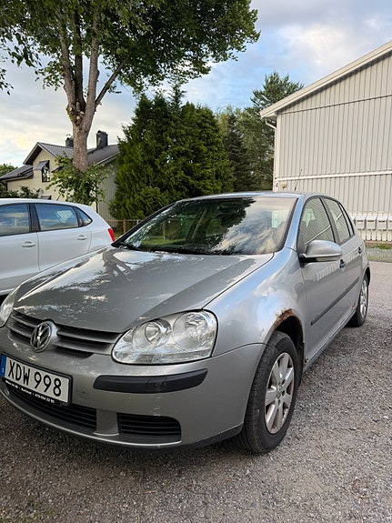 Volkswagen Golf V 2 of 5
