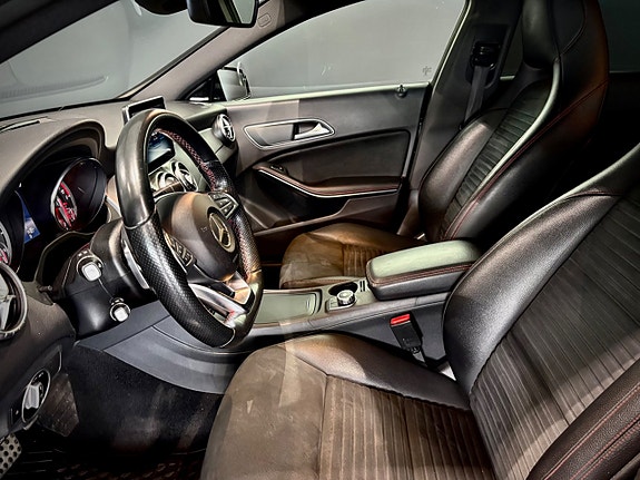 Mercedes-Benz CLA200 4 of 5