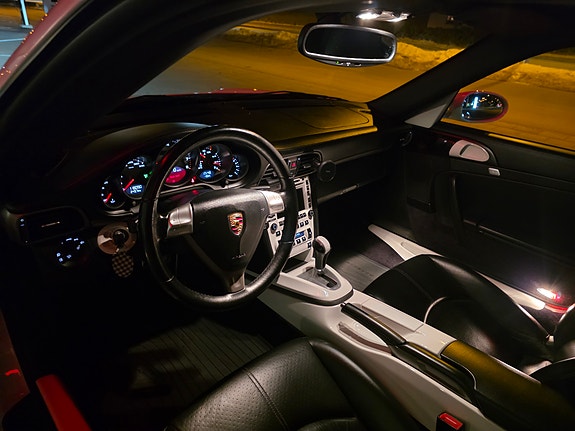 Porsche 911 Carrera 4 4 of 5