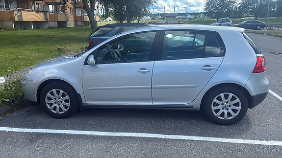 Volkswagen Golf V 2 of 5