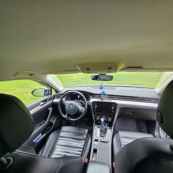 Volkswagen Passat 7 of 9