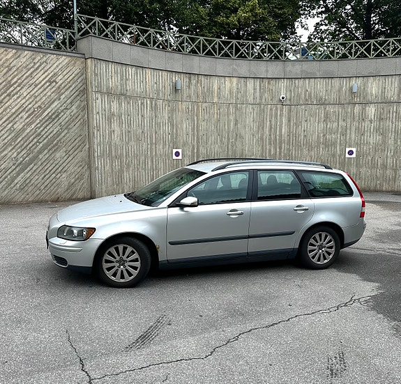 Volvo V50 2 of 5